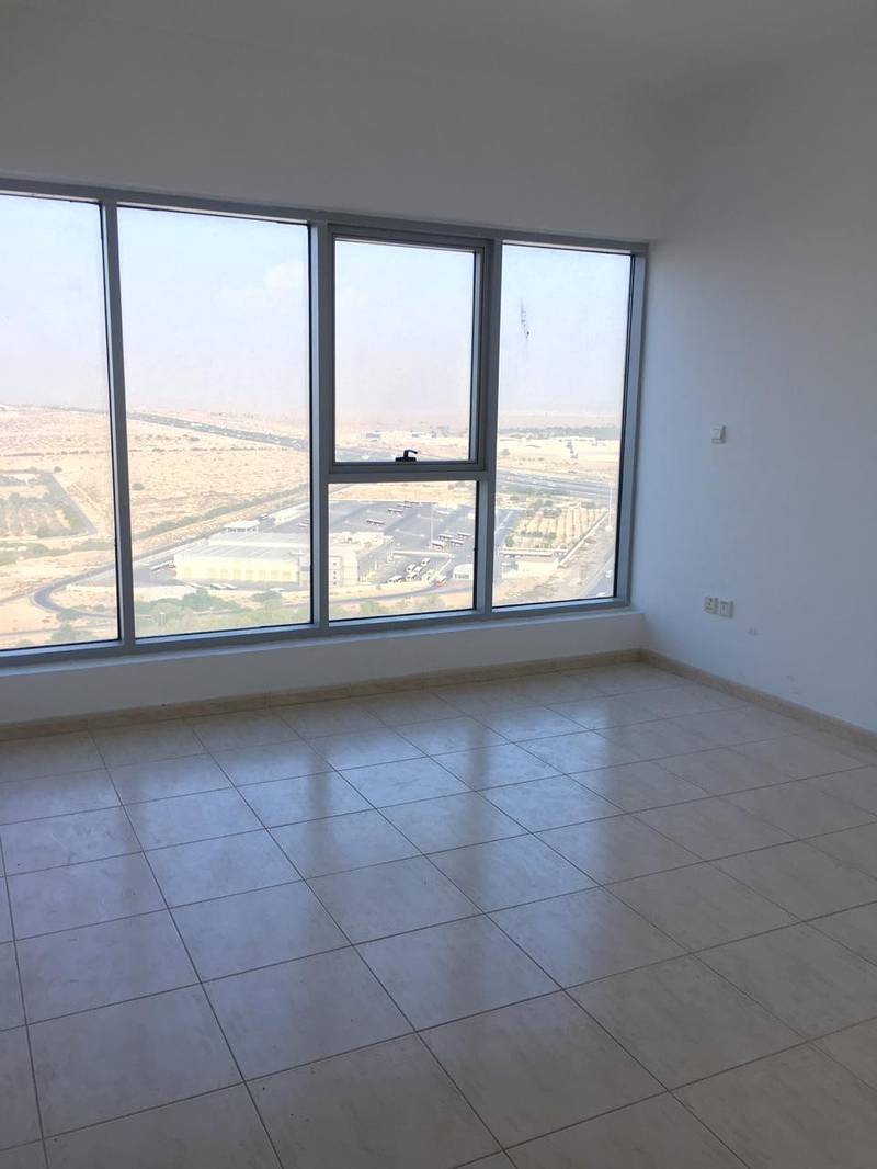 SKY COURTS TOWER B STUNNING 2 BED POOL VIEW