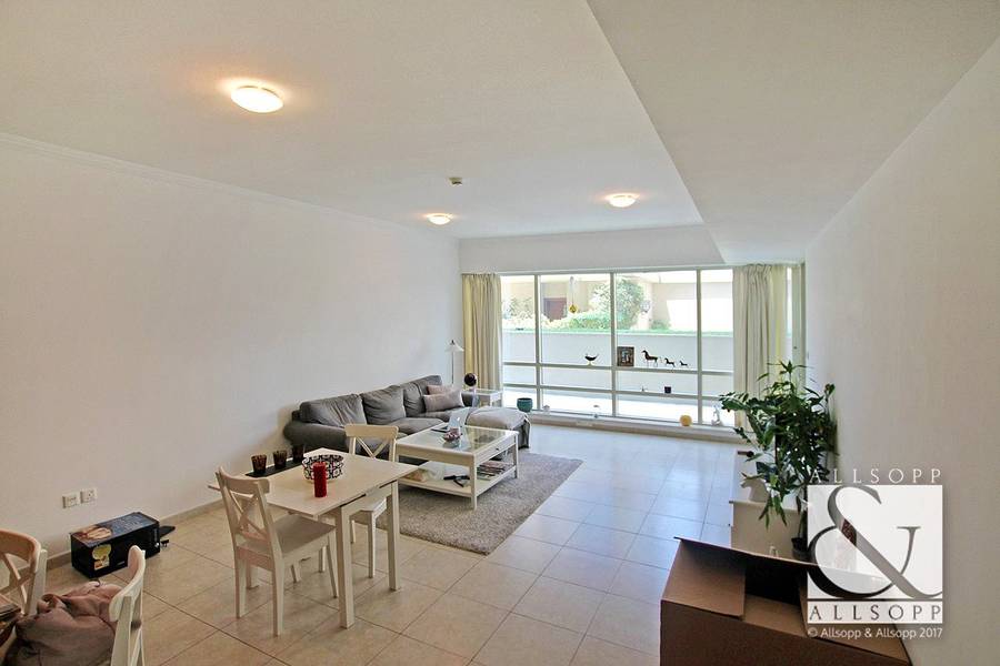 Pool Level | Immaculate| 1 Bed | 920 Sq.Ft