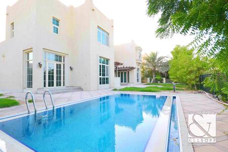 Master View | Lake Views | Private Pool Master View | Lake Views | Private Pool