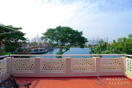 Lake and skyline view | Private pool Lake and skyline view | Private pool