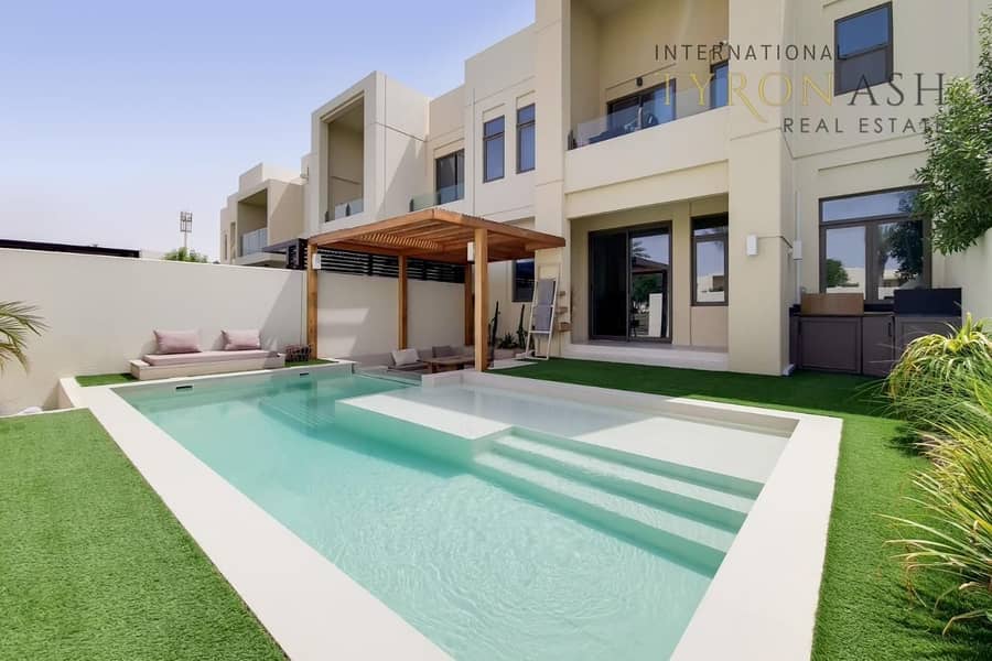 Stunning Single Row Townhouse | Private Pool