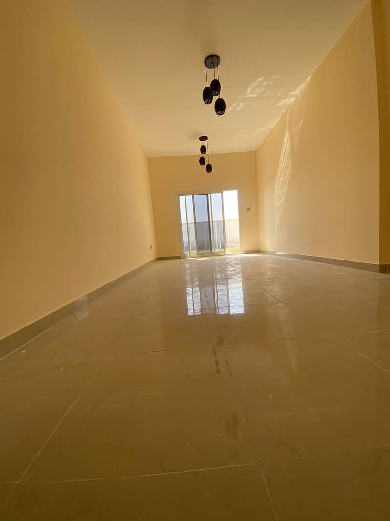 For rent in Ajman - annual room and hall in Al Jurf 3 - room and lounge price 20 thousand + free month - facilities payments 4 cheques