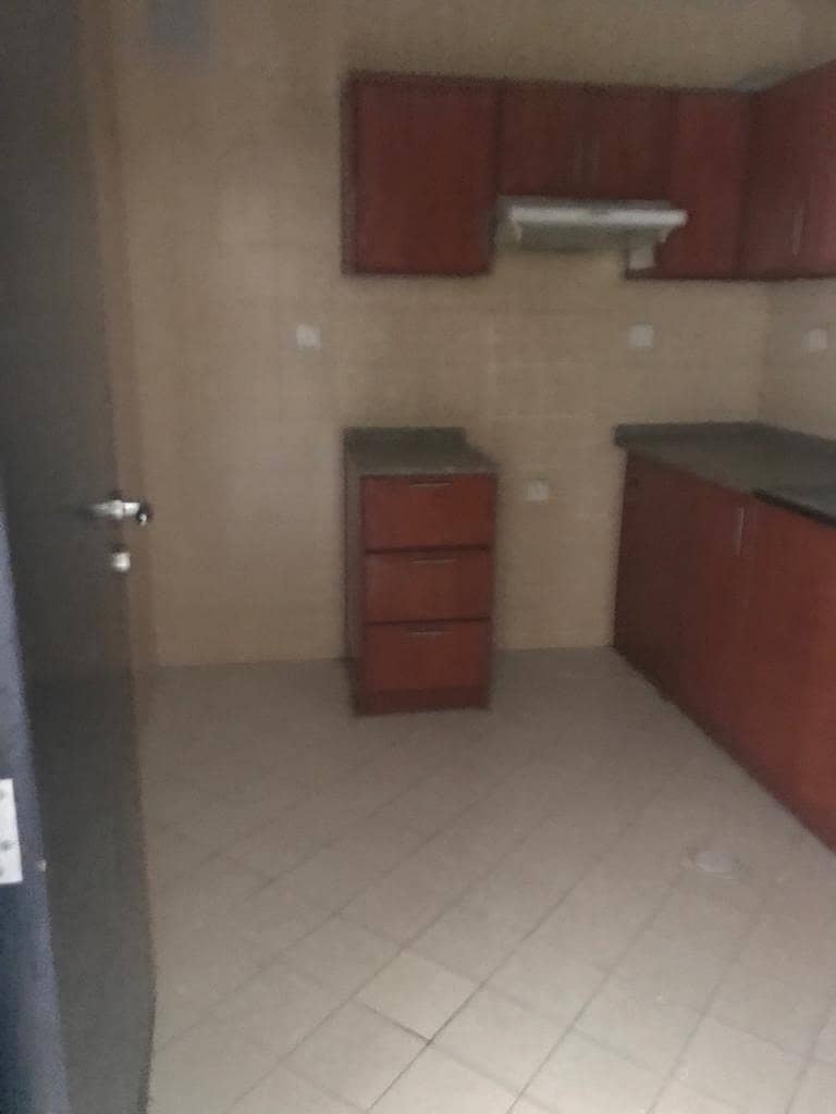 شقة في برج الزنبق،مدينة الإمارات 1 غرفة 180000 درهم - 7592453 شقة في برج الزنبق،مدينة الإمارات 1 غرفة 180000 درهم - 7592453