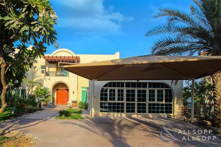 5 Bedroom Villa for Sale in Jumeirah Islands, Dubai - Master View | Lake View | Extended Villa 5 Bedroom Villa for Sale in Jumeirah Islands, Dubai - Master View | Lake View | Extended Villa