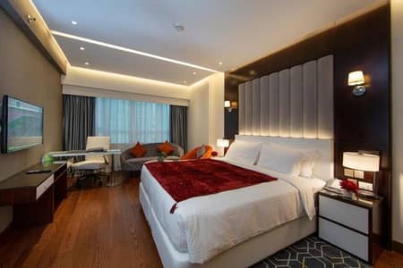 شقة 4 غرف نوم للايجار في شارع الشيخ زايد، دبي - شقة من أربع غرف نوم بالقرب من مترو مترو المركز المالي مع جميع الفواتير وخدمة الواي فاي والتنظيف ومواقف السيارات