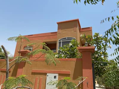 first floor villa with five rooms on a public street in Al Ghafia