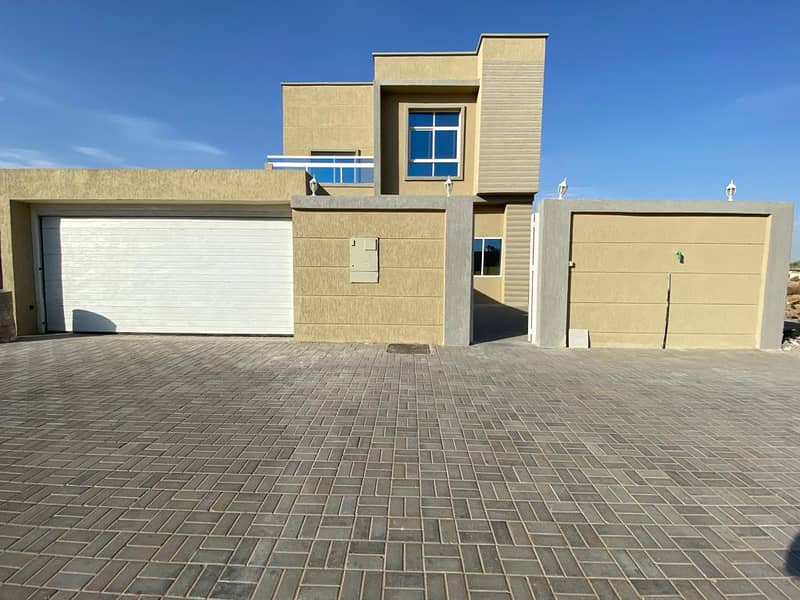 For sale a wonderful villa on Sheikh Mohammed bin Zayed Road! Urgent sale at a snapshot price!