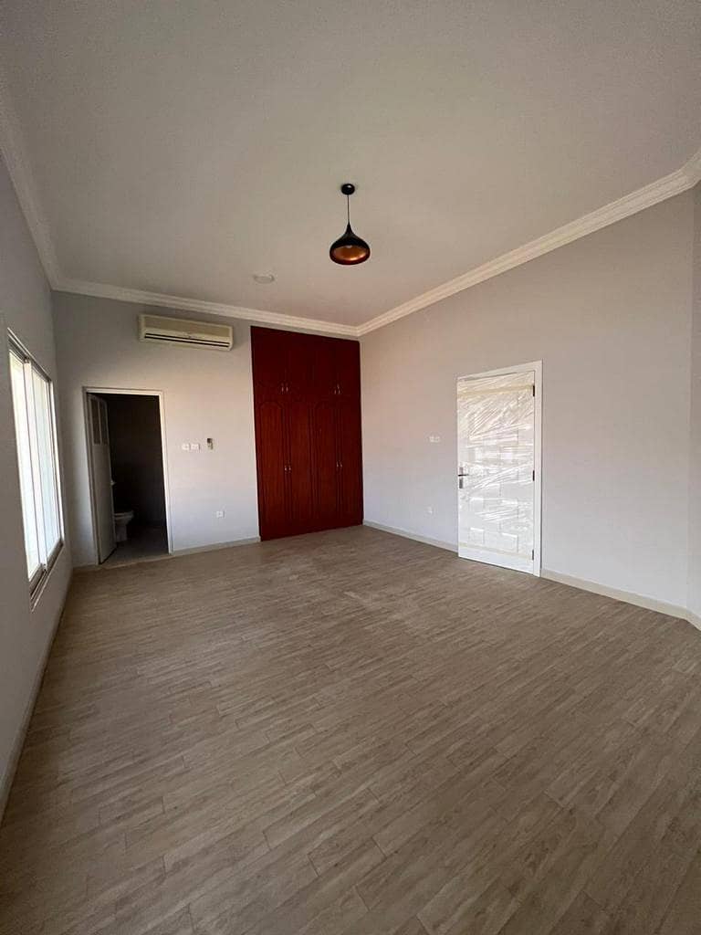 For sale villa + majlis+ services room directly from the owner in Umm