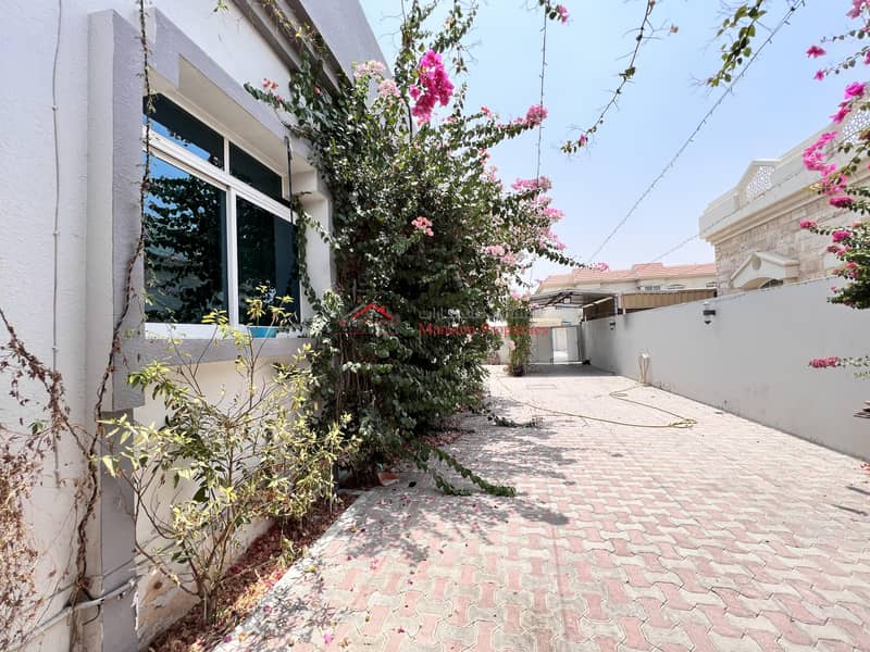 Вилла в Мирдиф，Аптаун Мирдиф, 3 cпальни, 110000 AED - 6429829