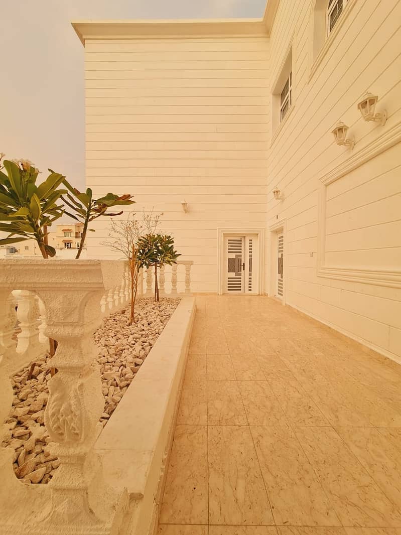 Brand New Get Monthly Studio With Private Entrance + Separate Kitchen