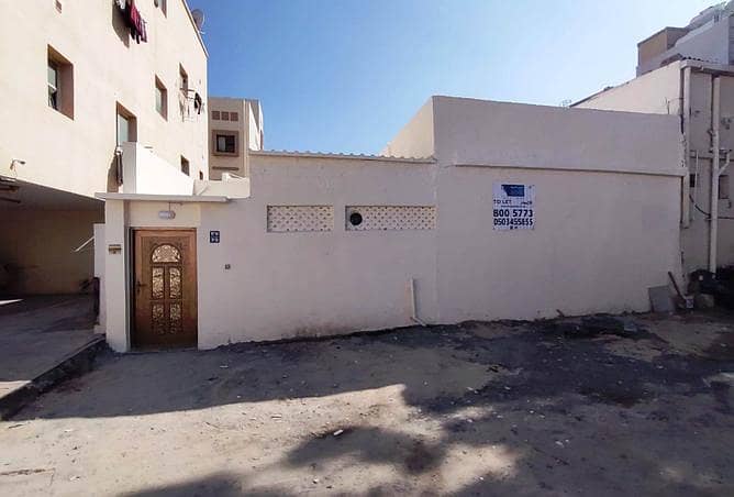 For sale a fully renovated Arab house in hor al anz,  permit g+2