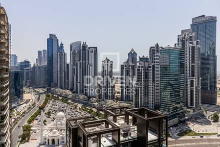2 Bedroom Flat for Rent in Downtown Dubai, Dubai - High Floor | Spacious Unit with Sea View