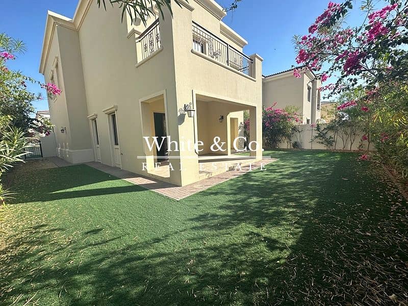 Vacant | 5 Bed + Maid | Close to the Pool