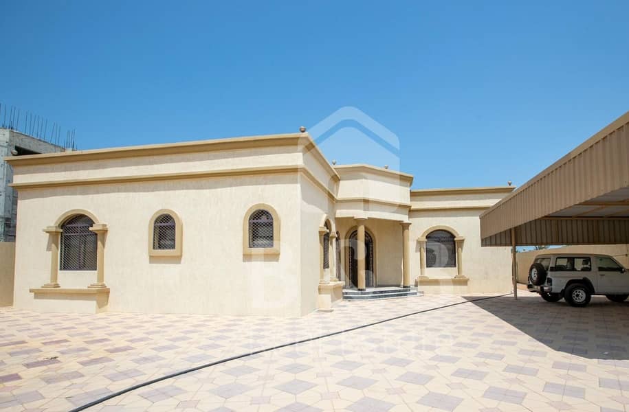 Amazing HUGE 5 Bedroom Villa + Maid + Majlis