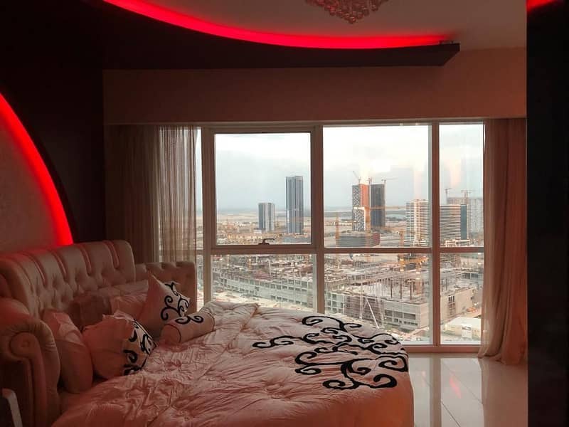 HUGE LAYOUT ,LUXURY APARTMENT READY TO MOVE IN