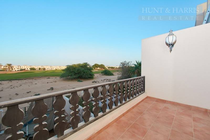 Three Bedroom Townhouse - Walk to Swimming Pool