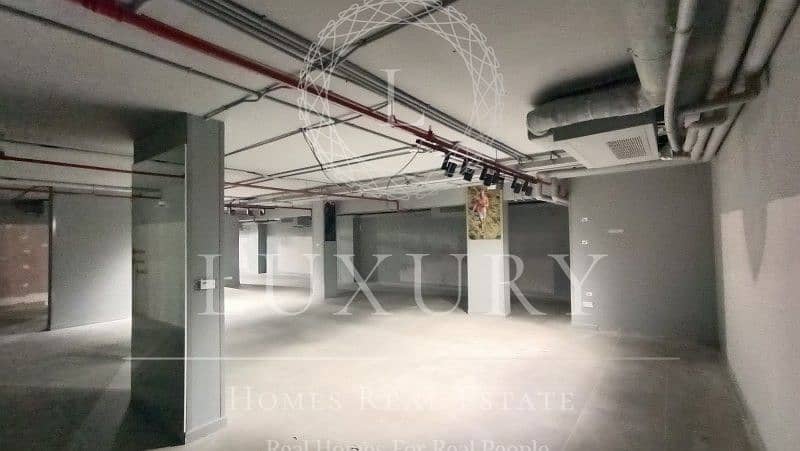 Huge Showroom With Basement Area At Pime Location Huge Showroom With Basement Area At Pime Location