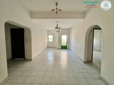 3 Bedroom Apartment for Rent in Al Jubail, Sharjah - 3 B/R HALL FLAT WITH BALCONY AVAILABLE IN AL JUBAIL AREA NEAR OLD ETISALAT BUILDING
