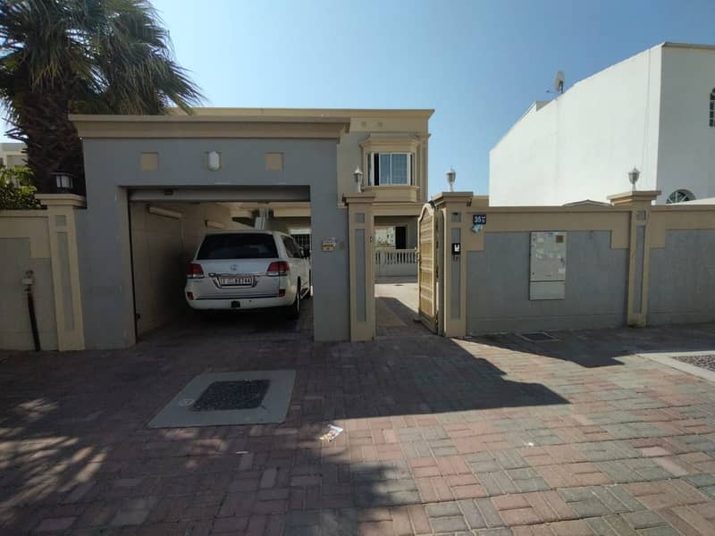 Private Entrance 5 Bedroom Villa Near to Mall