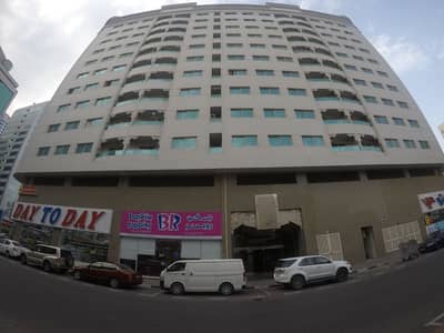فلیٹ 3 غرف نوم للايجار في أبو شغارة، الشارقة - شقة في بناية دار الأمان،أبو شغارة 3 غرف 30000 درهم - 3929723