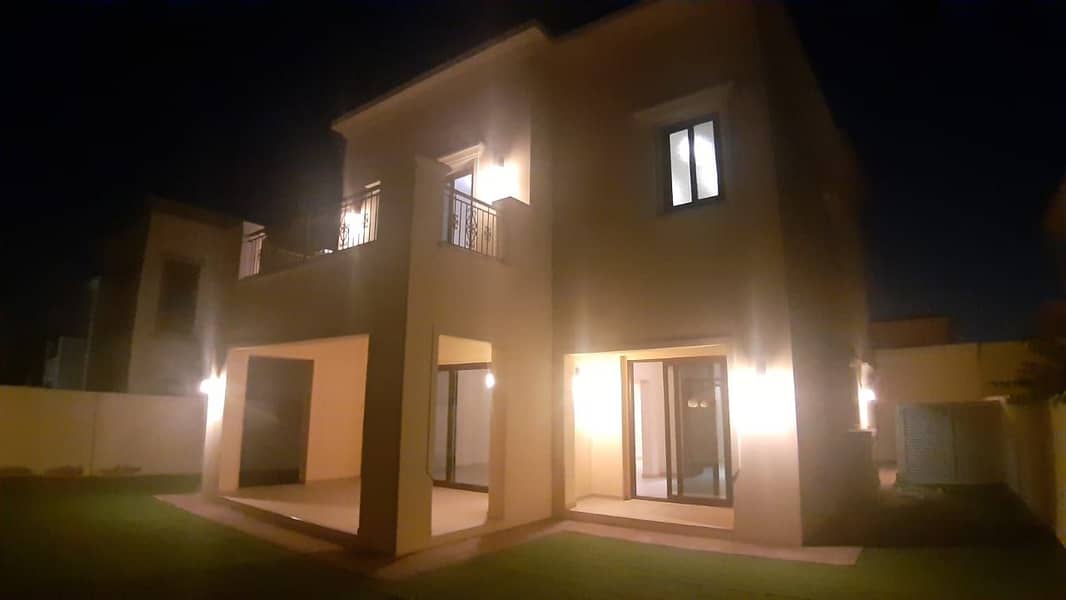 Beautifully presented: 5 b/r good quality independent villa + maids room + garden for rent in Lila, Arabian Ranches