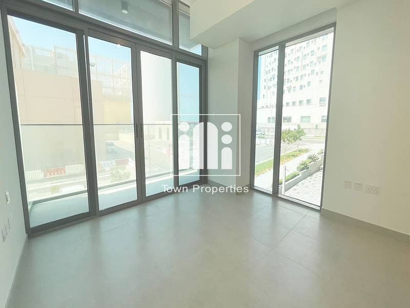 🏡 Very Spacious 1BR | Secured Parking | Luxurious Modern Layout |