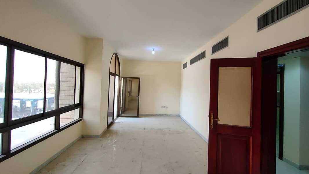 Spacious Central A/C flat with balcony