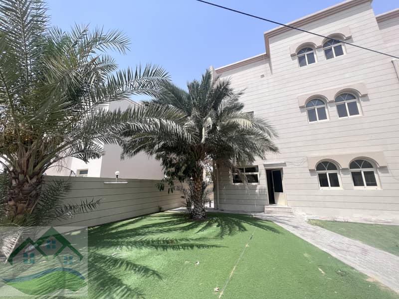 Вилла в Халифа Сити, 6 спален, 165000 AED - 7298110