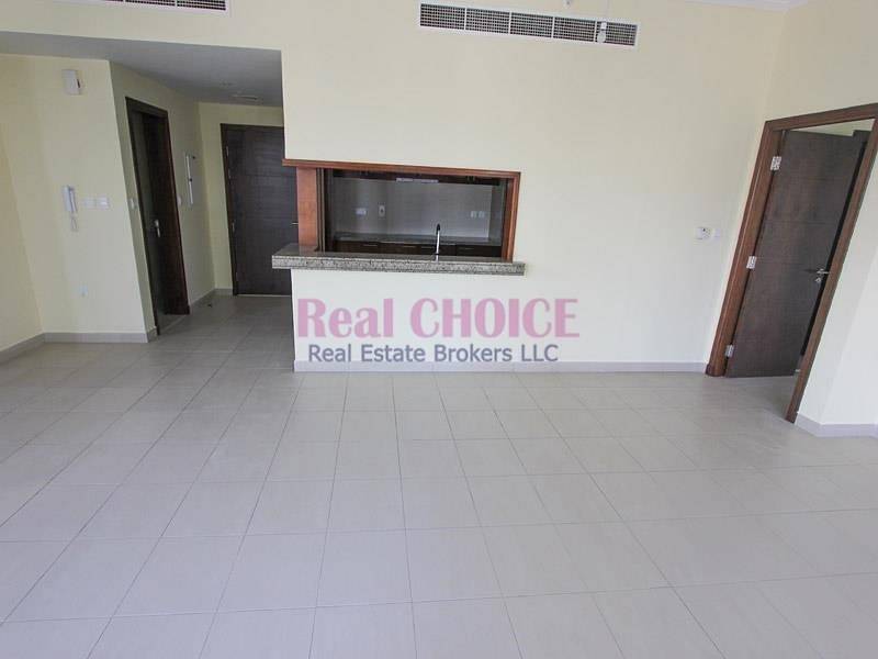 Spacious 1BR Mid Floor Apt | Pool View