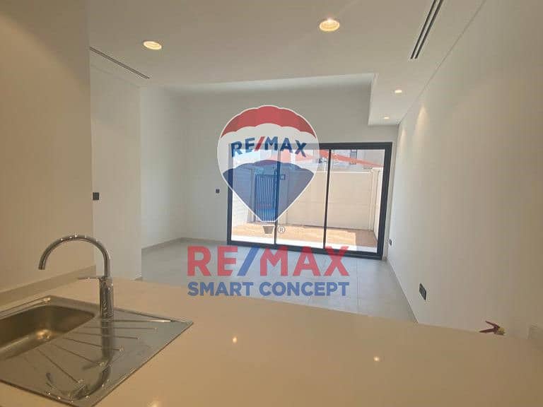 Enjoy A Luxurious Living Once You Step Foot Here ! Enjoy A Luxurious Living Once You Step Foot Here !