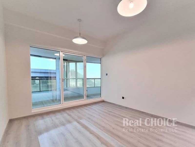 Spacious 2BR Apartment | in 4 Cheques |  Near Metro Station | Chiller Free