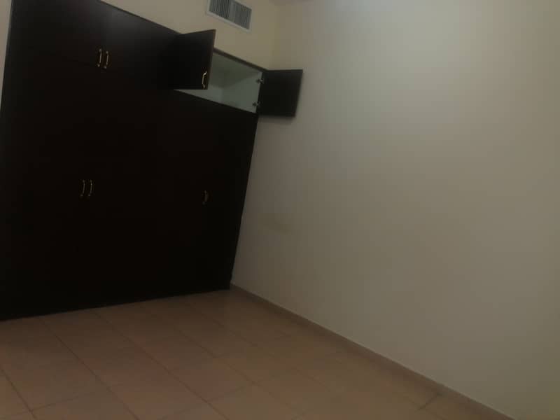 HUGE 2 BHK AVAILABLE @ MUSAFFAH,SHABIYA ,SECTOR 9,,RENT AED 50000