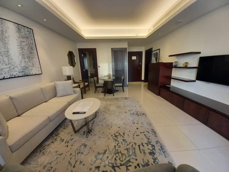 LUXURIOUS AND STYLISH / HIGH FLOOR / FULLY FURNISHED / SKYLINE VIEW LUXURIOUS AND STYLISH / HIGH FLOOR / FULLY FURNISHED / SKYLINE VIEW