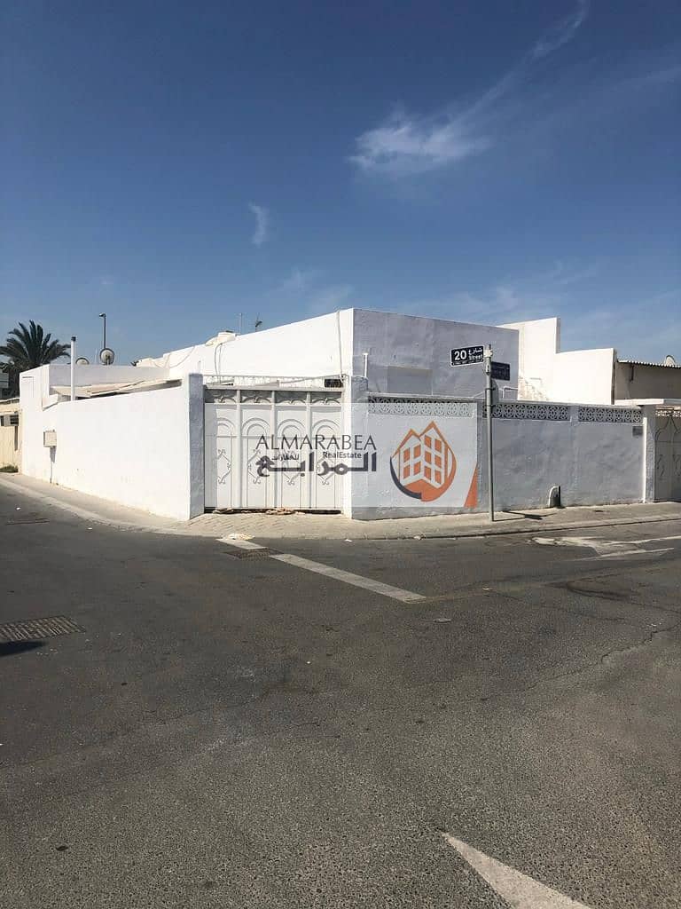 For sale a house in the Ramla area of Sharjah  \ corner