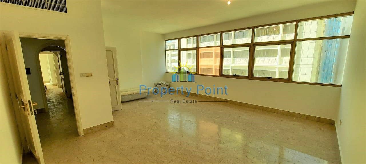 Move In Now | Large 3-bedroom Apartment | Maids Room | near to WTC and SOUK
