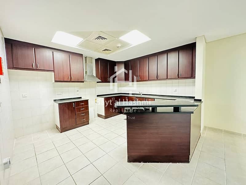 SPACIOUS LARGE 2 BEDROOM NEAR PAVILION SPACIOUS LARGE 2 BEDROOM NEAR PAVILION
