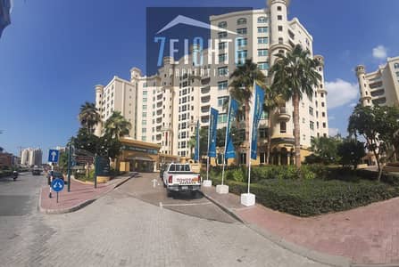 3 Bedroom Apartment for Rent in Palm Jumeirah, Dubai - Road view: 3 b/r good quality furnished apartment for rent in Palm Jumeirah