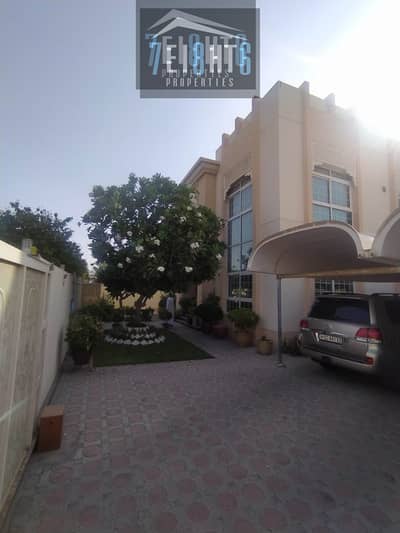 فيلا تجارية 4 غرف نوم للايجار في جميرا، دبي - فيلا تجارية في جميرا 1،جميرا 4 غرف 995000 درهم - 7649526