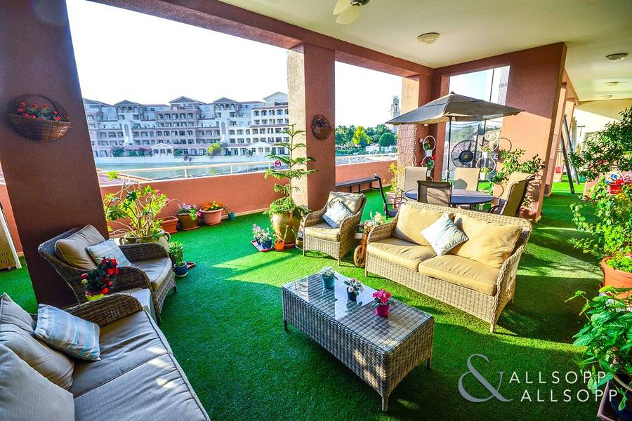 Huge Terrace | Upgraded 3-Bed Apartment