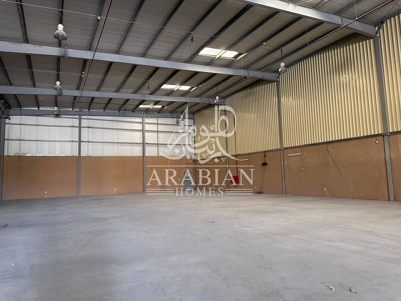 1,270sq. m Warehouse with Separate Compound for Rent in Mussafah Industrial Area - Abu Dhabi