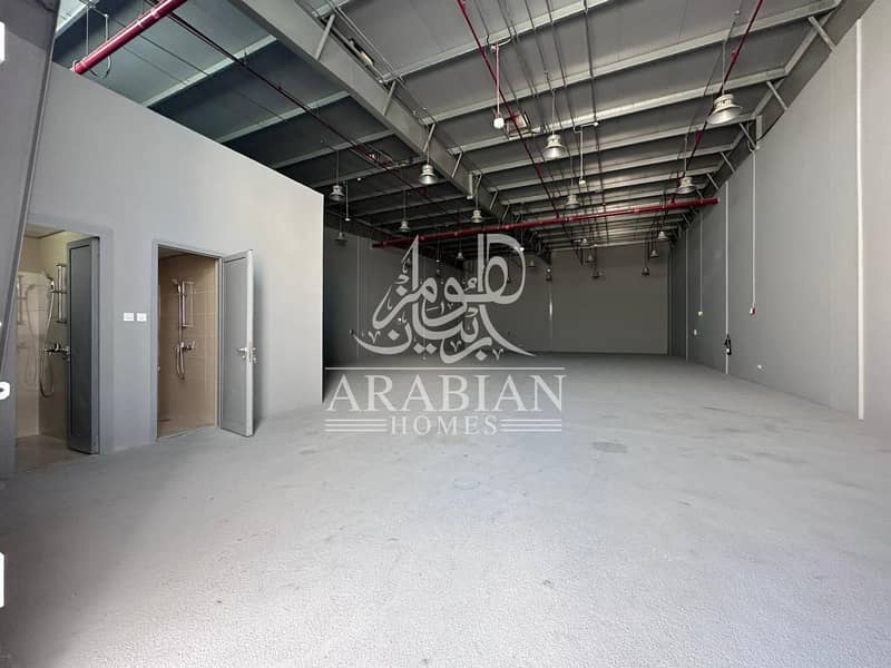 415sq. m Warehouse with Office for Rent in Mussafah Industrial Area - Abu Dhabi