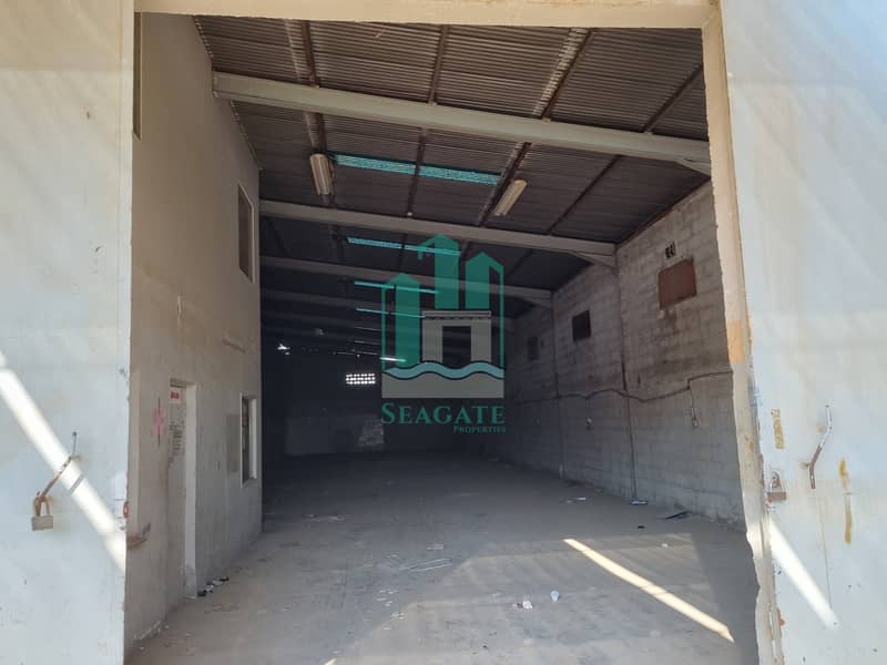 7,300 square feet warehouse in Umm Ramool