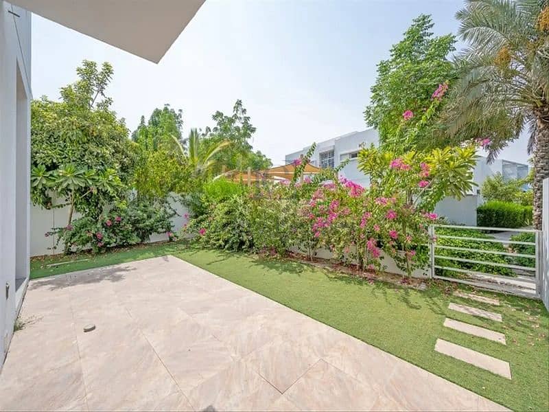 Exclusive 3Beds +Maid\\\'s | Close to Park and Pool |