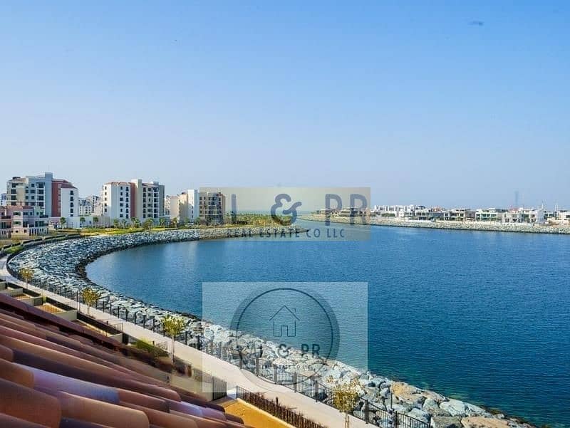 Beachfront 4 Bedrooms Villa - Great Location Beachfront 4 Bedrooms Villa - Great Location