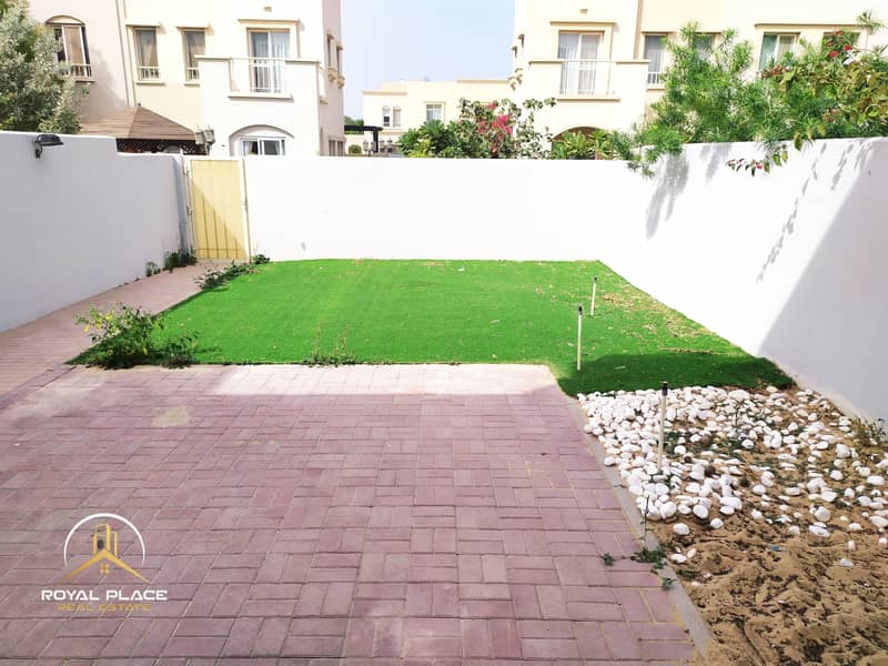 Beautiful Landscaped |Close To Pool Park and Lake Beautiful Landscaped |Close To Pool Park and Lake