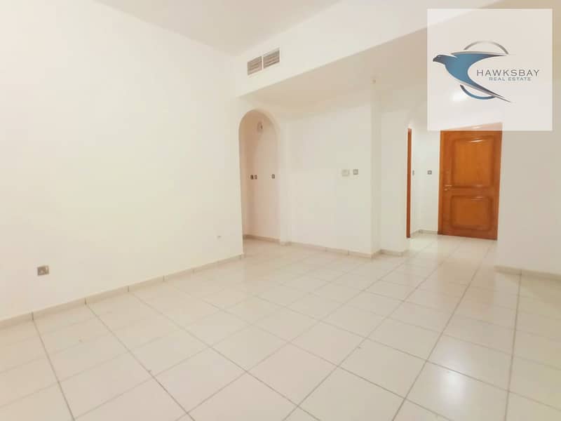 شقة في شارع النجدة 1 غرفة 40000 درهم - 6862089 شقة في شارع النجدة 1 غرفة 40000 درهم - 6862089