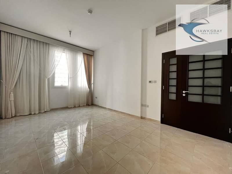 Квартира в Аль Халидия, 2 cпальни, 65000 AED - 6811092