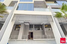 Luxury Townhouse | Garden View | Private Lift