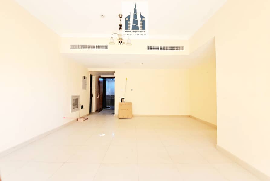 Big offer 2 Month free  big size 3bhk flat in new muwaileh sharjah with balcony excellent layout