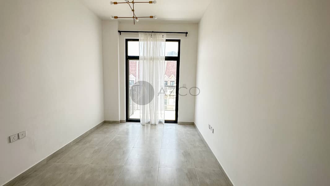Mid Floor | Free Chiller | Ready to Move Mid Floor | Free Chiller | Ready to Move